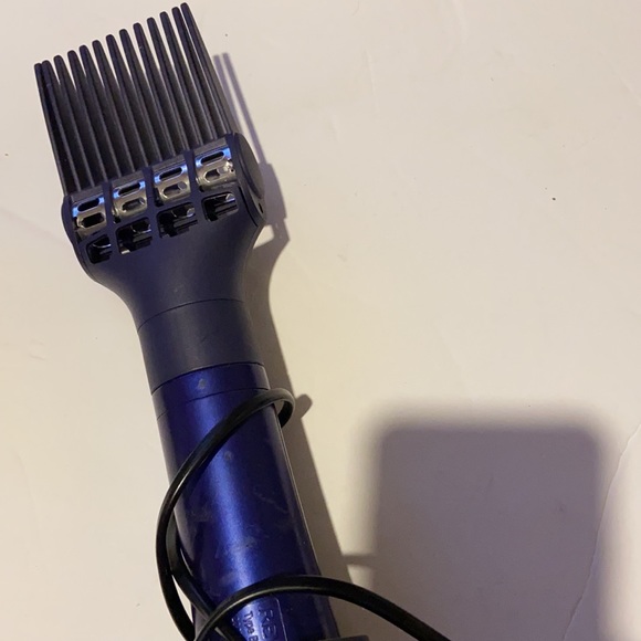 Blow dryer and styling irons - Picture 6 of 7